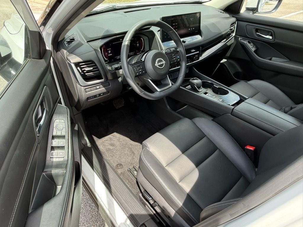 2024 Nissan Rogue SL photo 7