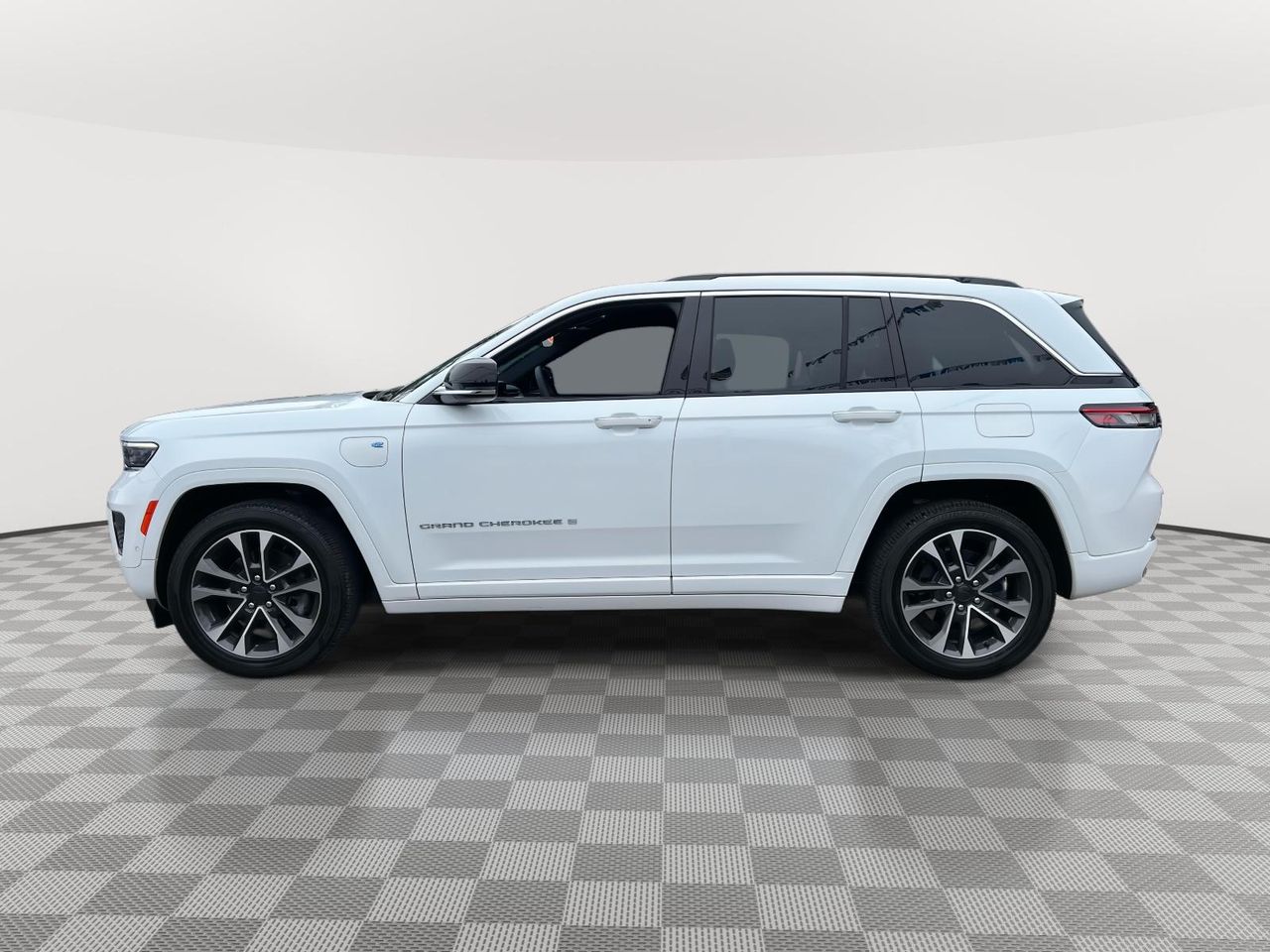 2023 Jeep Cherokee 4xe Overland photo 3