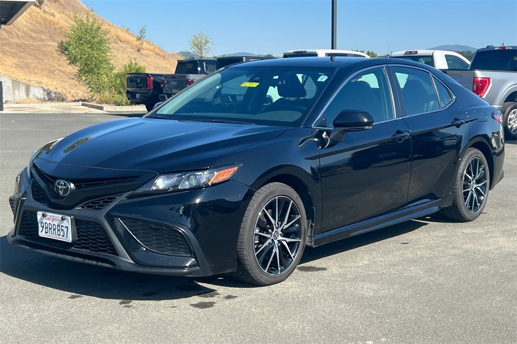 2022 Toyota Camry SE photo 14