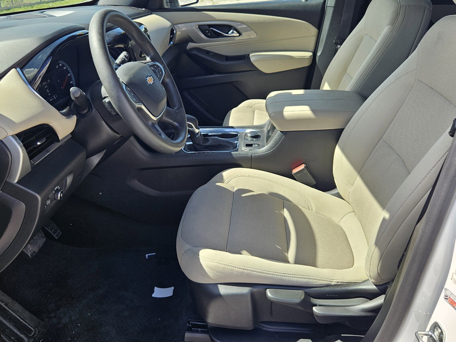 2022 Chevrolet Traverse LS photo 3