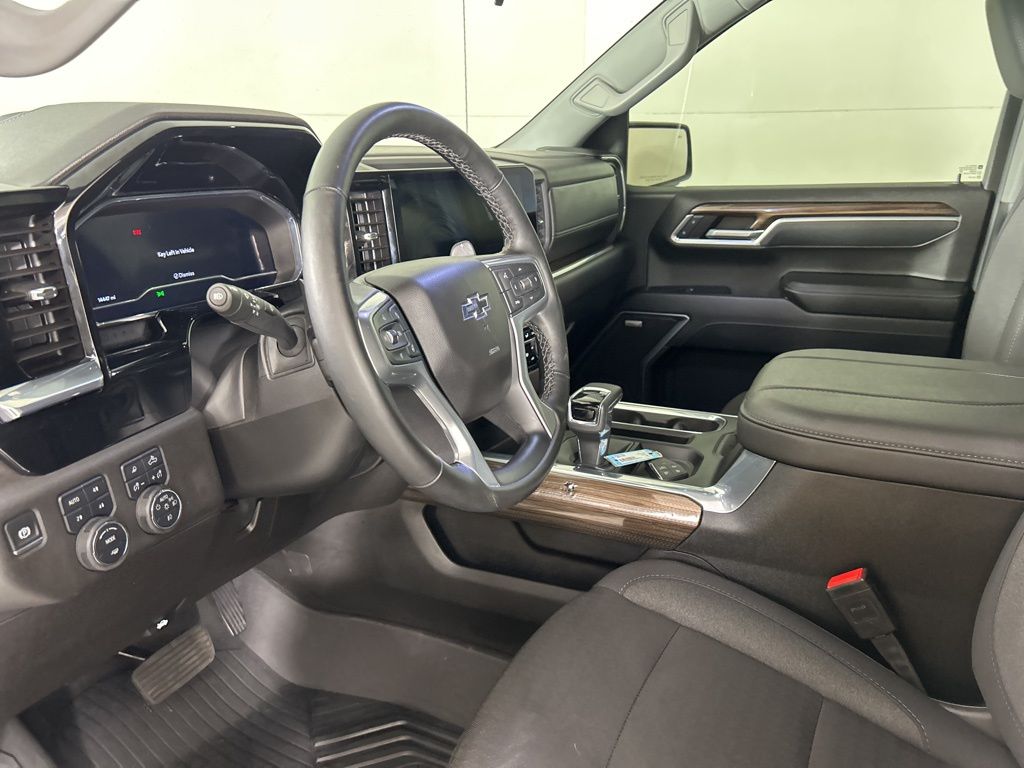 2025 Chevrolet Silverado 1500 RST photo 23