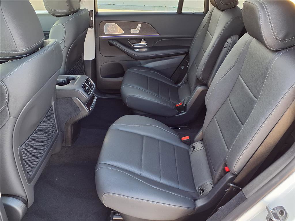2026 Mercedes Benz GLS 450 4MATIC photo 17