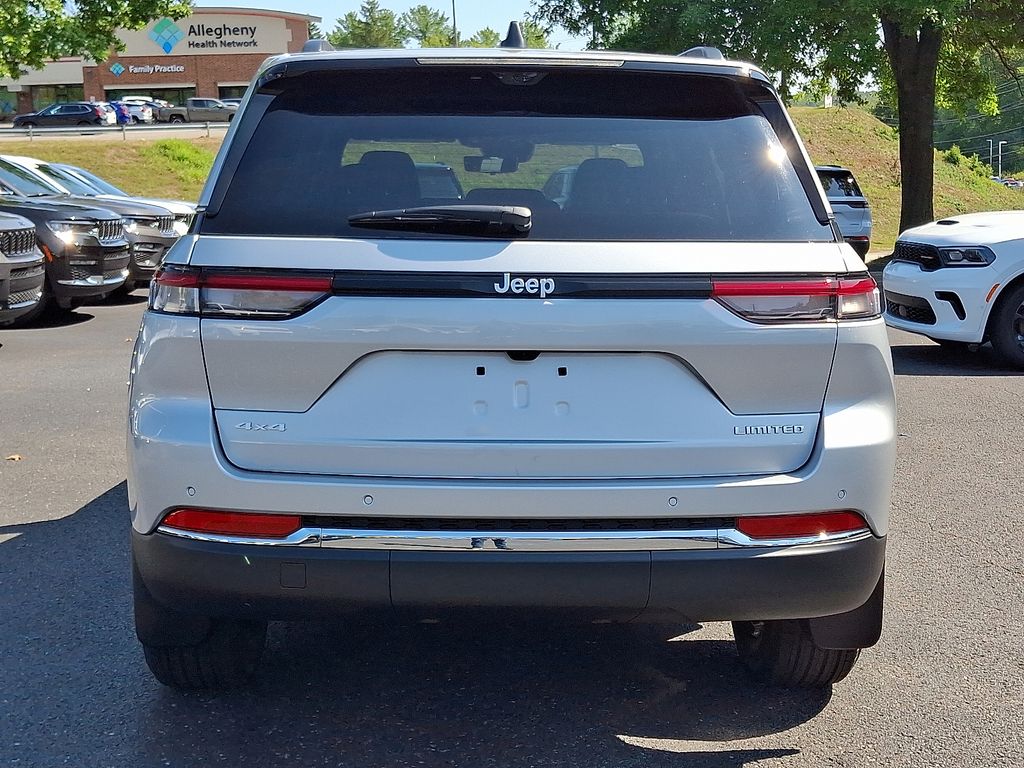 2025 Jeep Grand Cherokee Limited photo 3