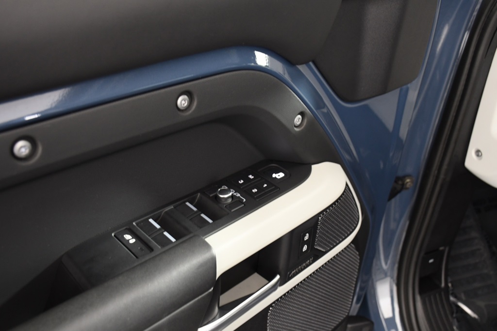 2022 Land Rover Defender 110 X-Dynamic HSE photo 15