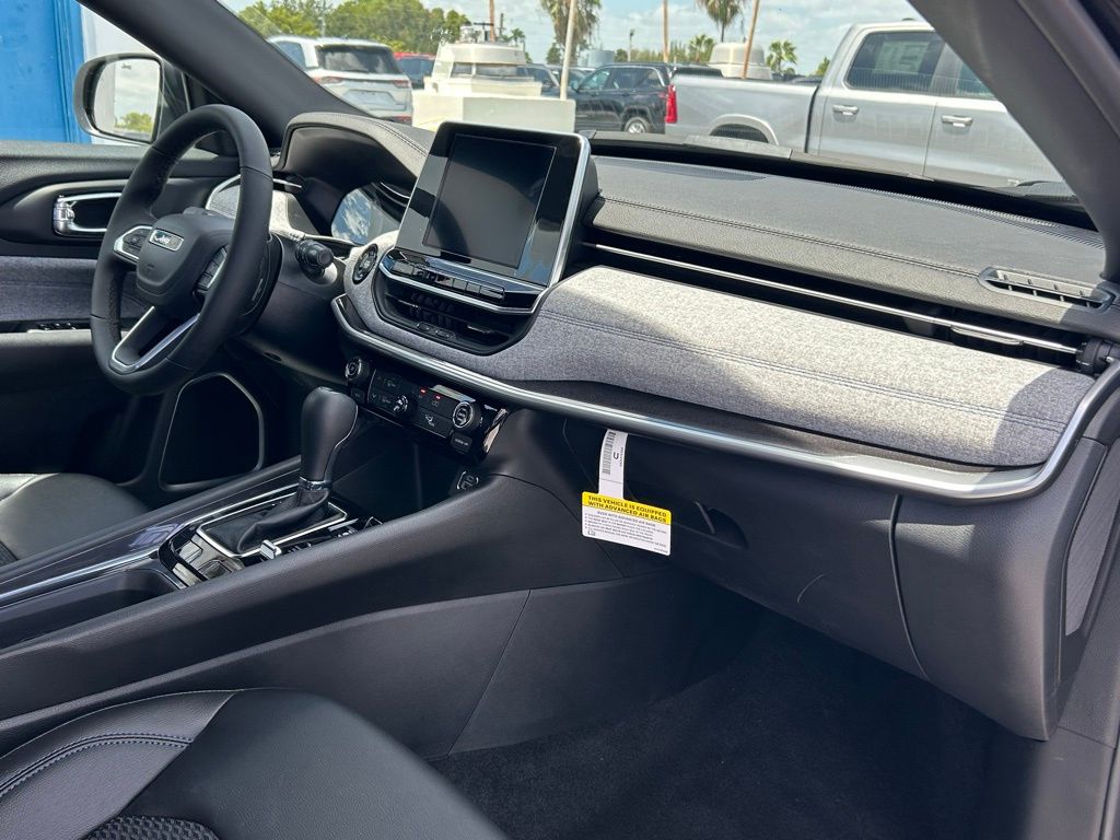 2025 Jeep Compass Latitude photo 22