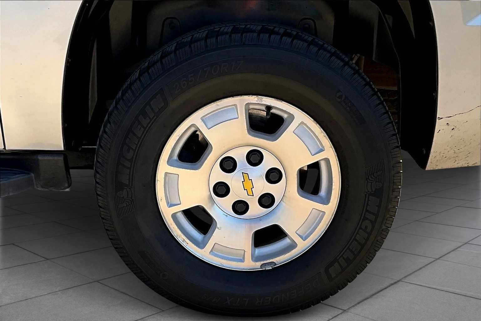 2012 Chevrolet Suburban LT photo 10