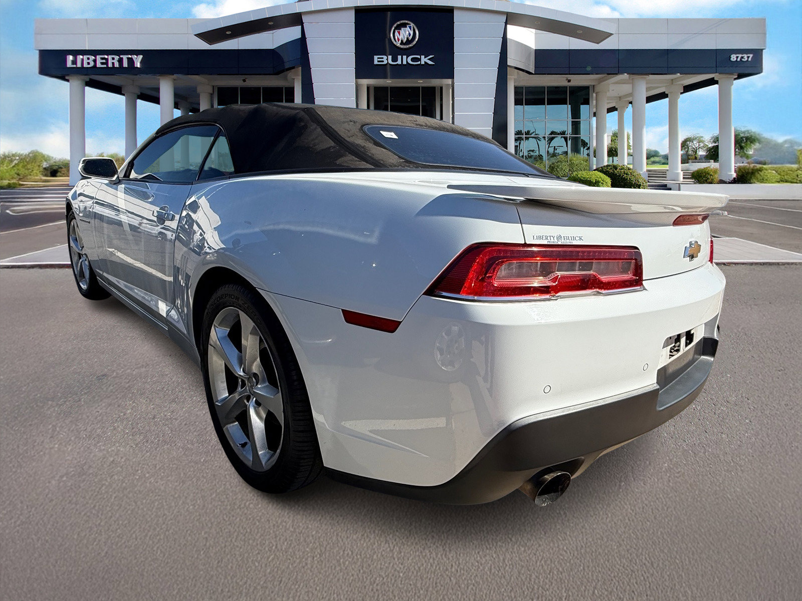 2015 Chevrolet Camaro 1LT photo 2