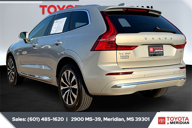 2023 Volvo XC60 B5 Plus photo 2