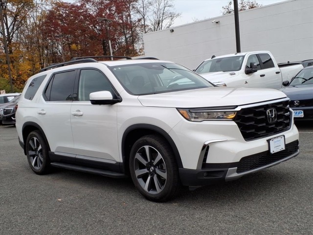 2023 Honda Pilot Elite's photo