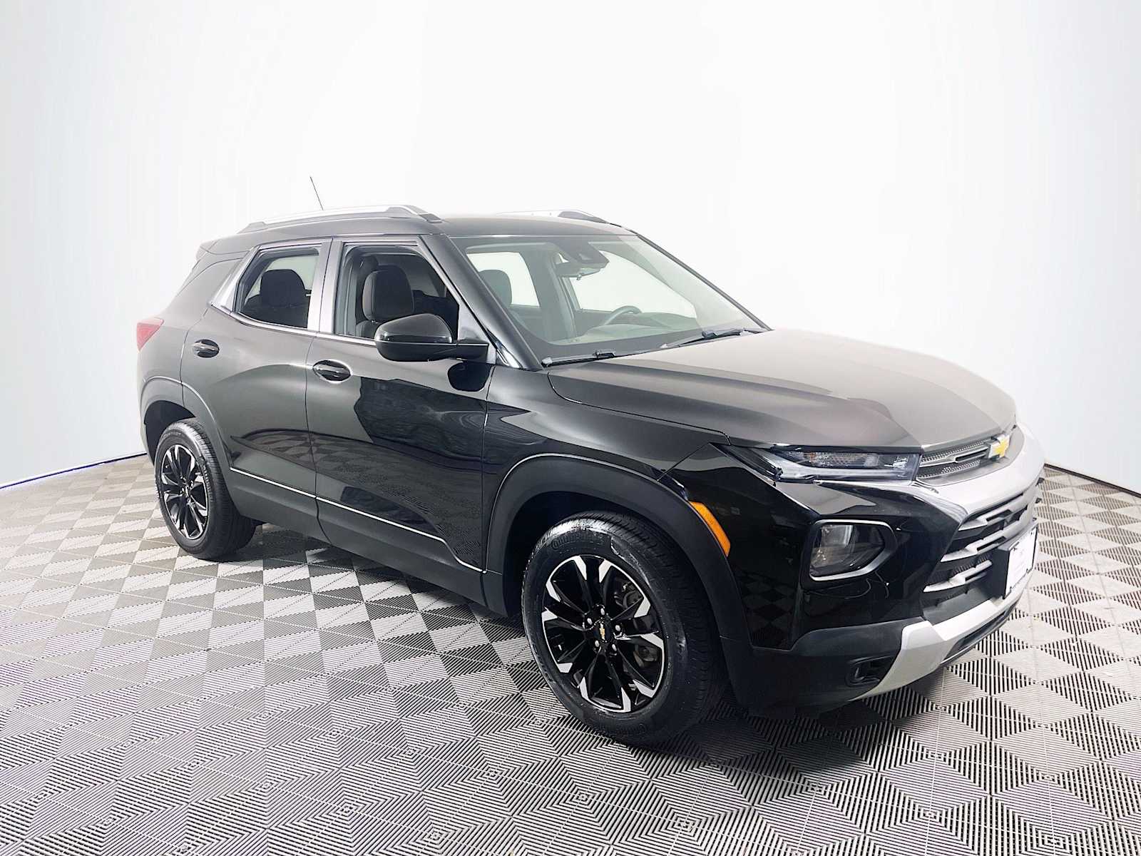 2021 Chevrolet Trailblazer LT photo 3