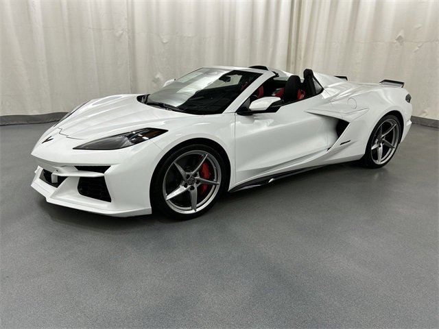 2025 Chevrolet Corvette E-Ray 2LZ photo 2