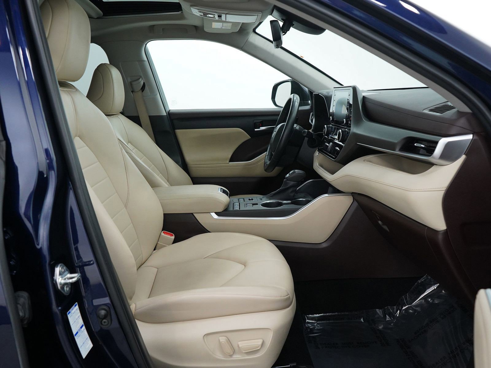 2022 Toyota Highlander XLE photo 11