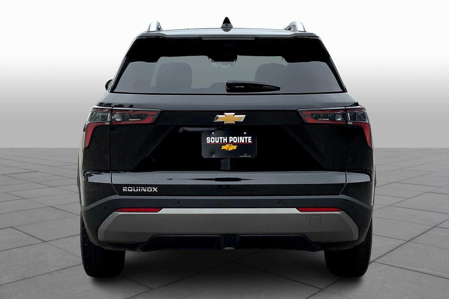 2025 Chevrolet Equinox LT photo 4