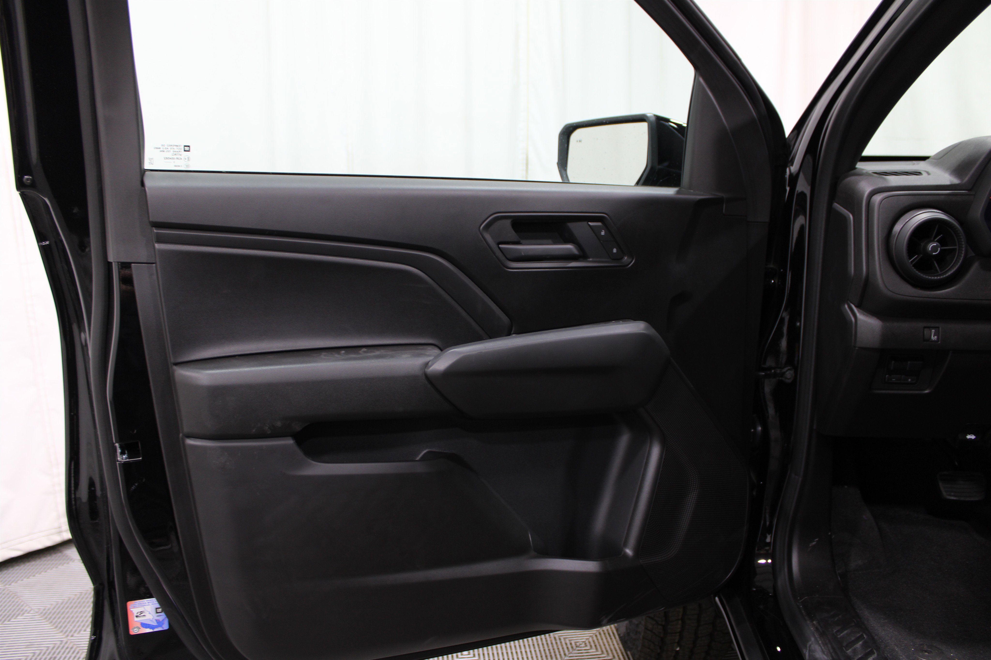 2026 Chevrolet Colorado Trail Boss photo 2