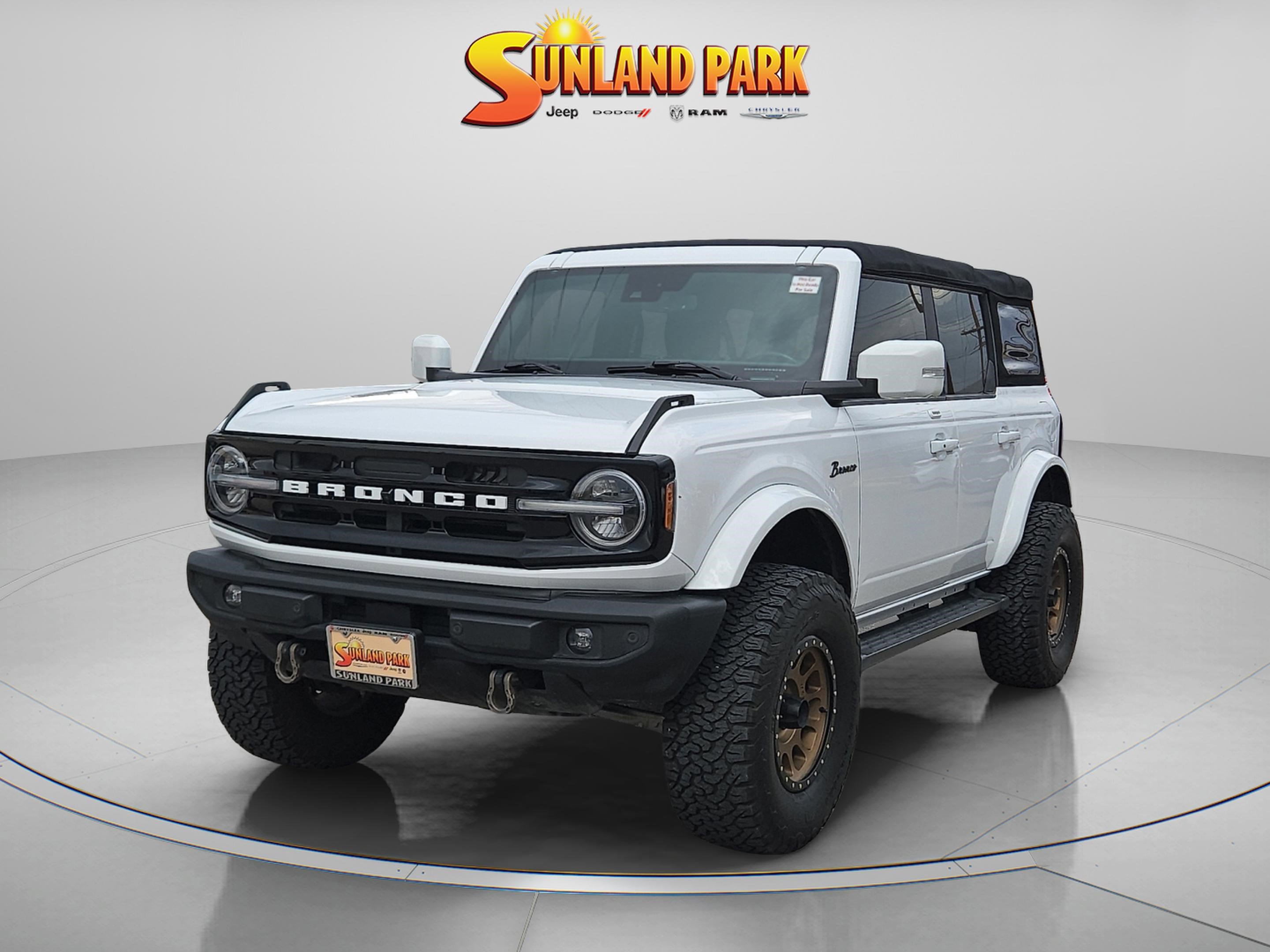2022 Ford Bronco Outer Banks photo 2