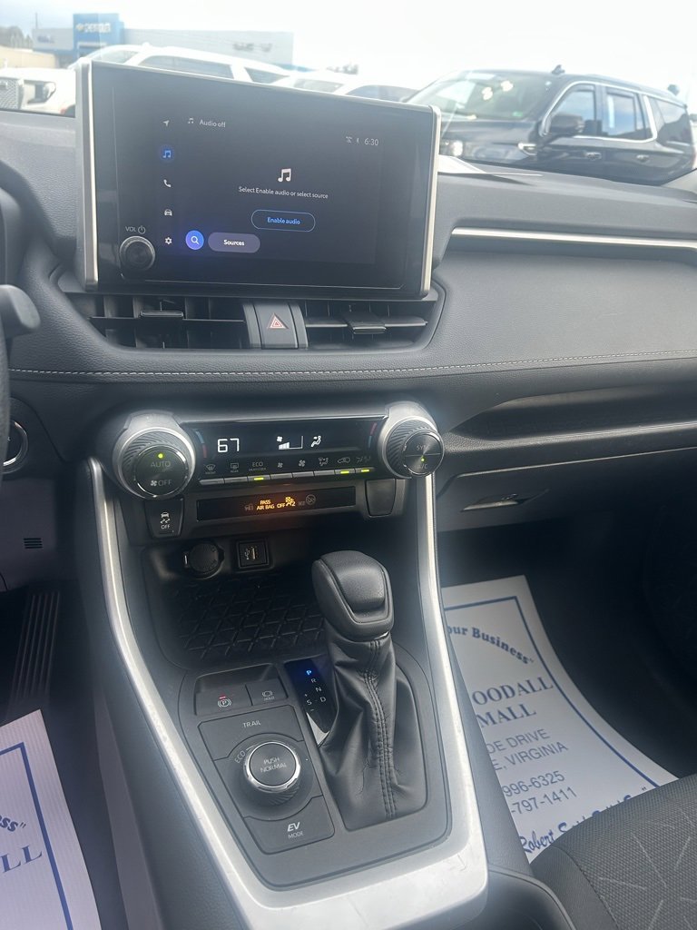2024 Toyota RAV4 Hybrid XLE photo 9