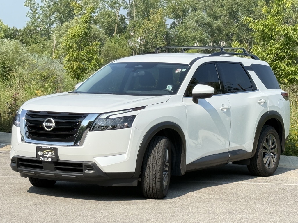 2025 Nissan Pathfinder SV photo 4