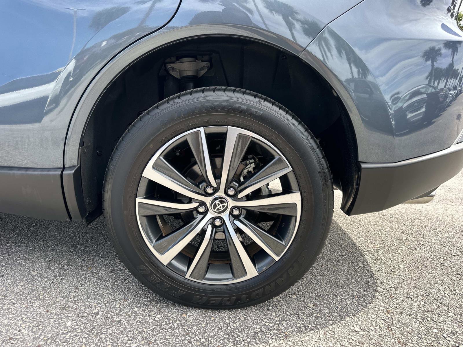 2023 Toyota Venza LE photo 10