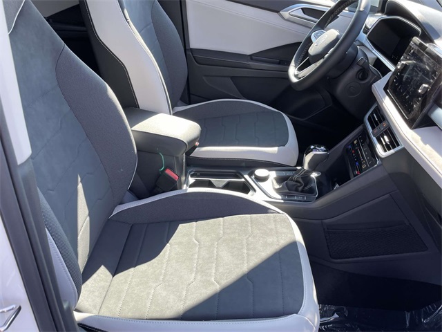 2025 Volkswagen Taos SE photo 15