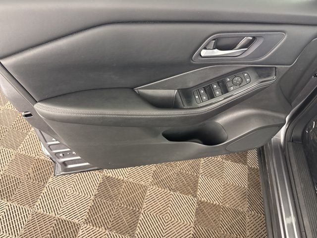 2024 Nissan Rogue SV photo 14