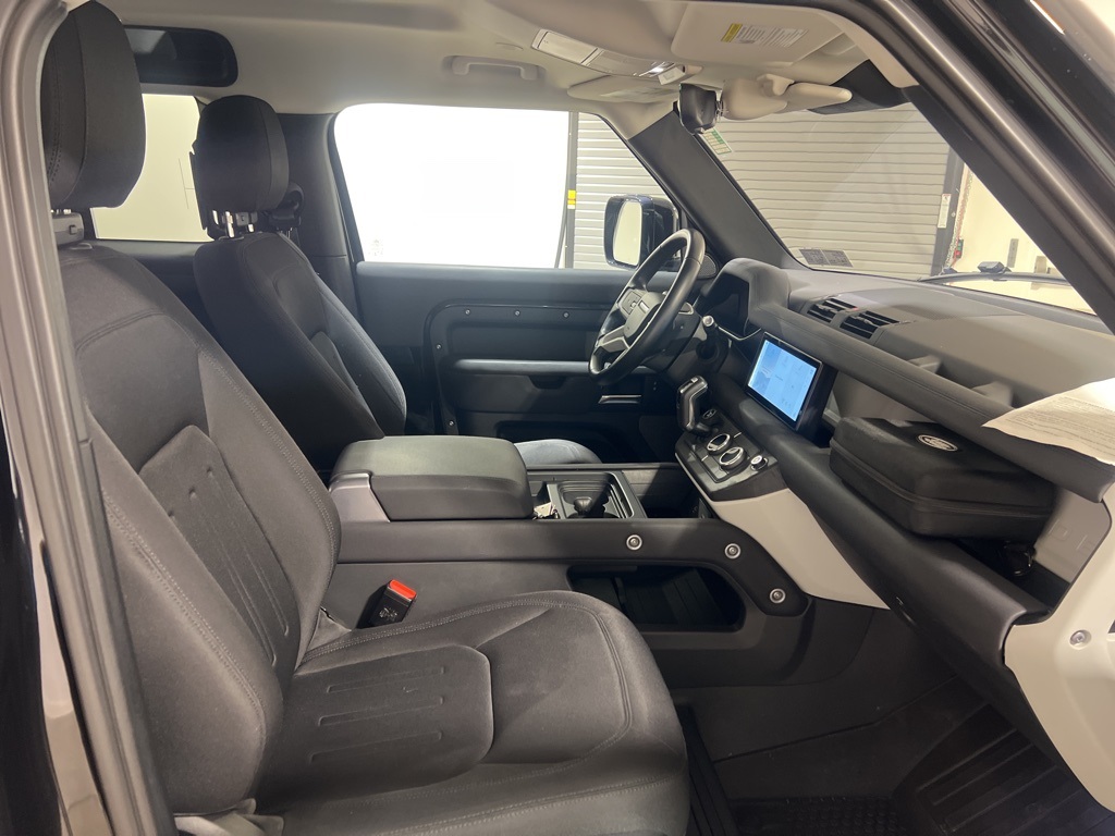 2021 Land Rover Defender 90 Standard photo 18
