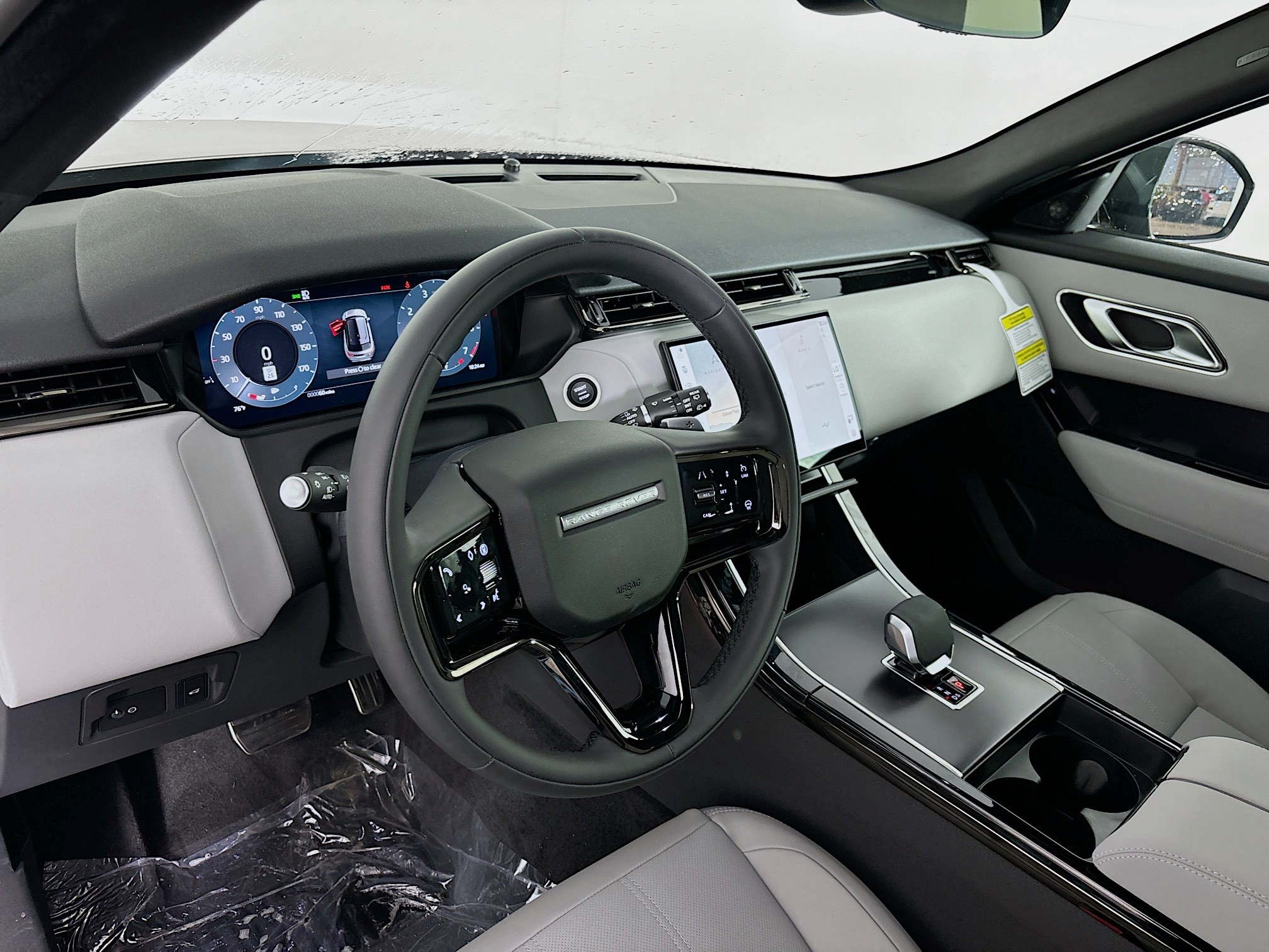 2026 Land Rover Range Rover Velar SE photo 5