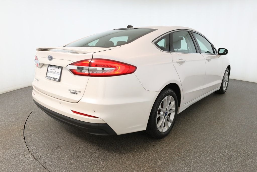 2020 Ford Fusion Titanium Plug-In Hybrid photo 4