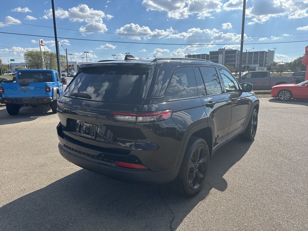 2022 Jeep Grand Cherokee Altitude photo 4
