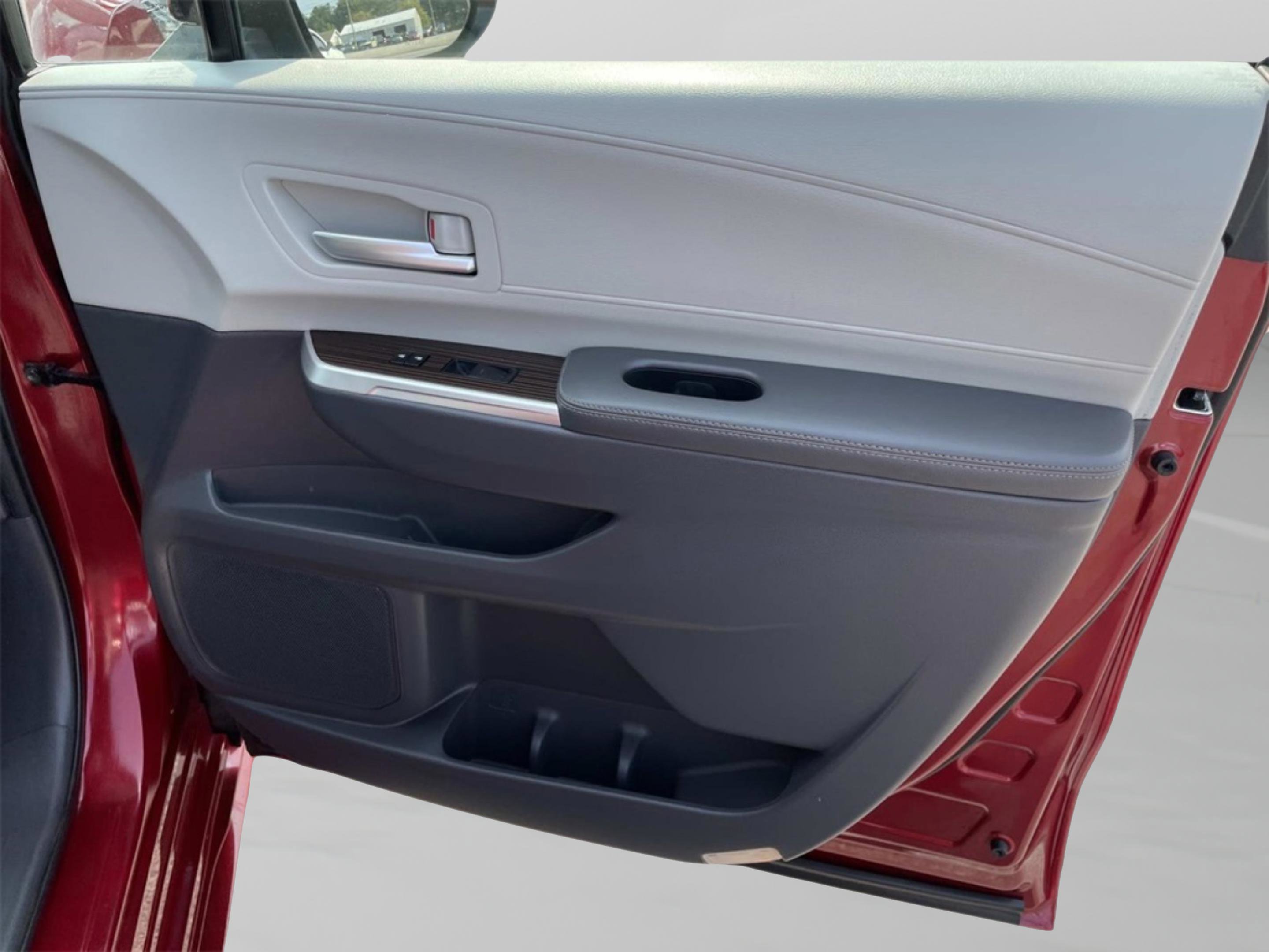 2021 Toyota Sienna XLE photo 25