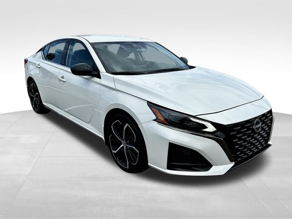 2024 Nissan Altima 2.5 SR photo 2