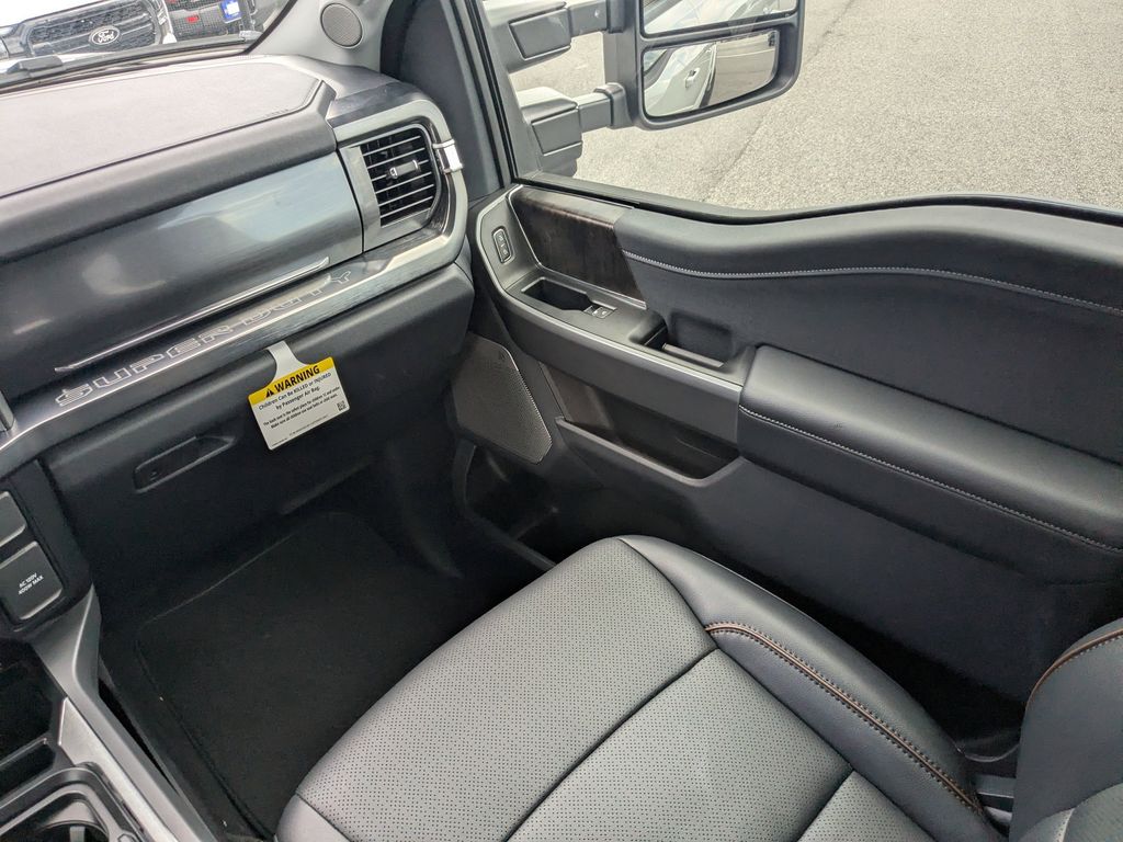 2025 Ford F-250 photo 16