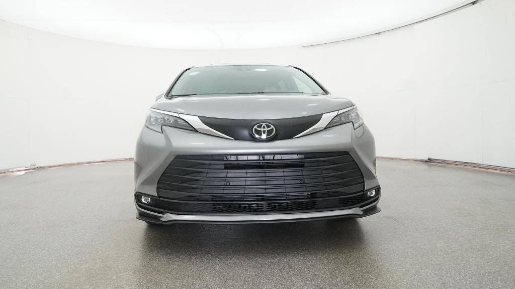 2026 Toyota Sienna XLE photo 3