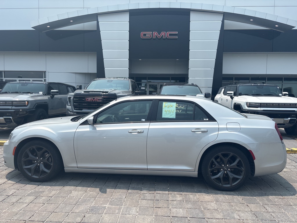 2023 Chrysler 300 S photo 2
