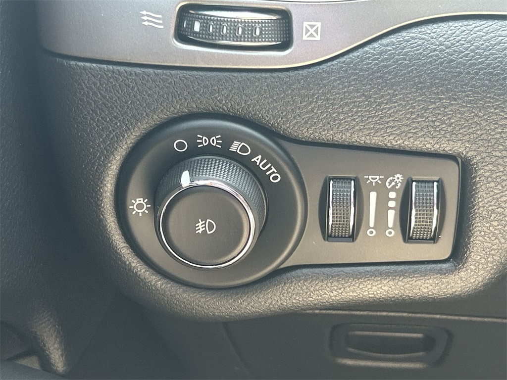 2019 Jeep Cherokee Latitude photo 28