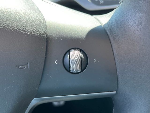 2024 Tesla Model Y Long Range photo 11