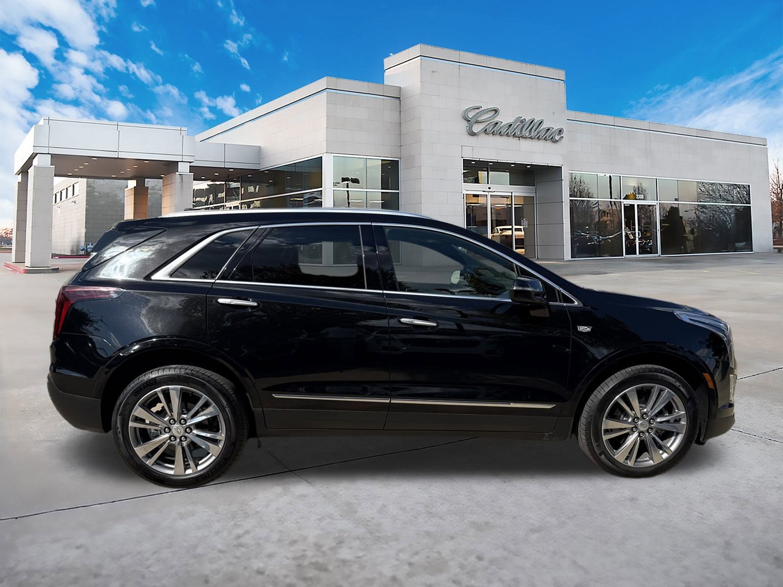 2025 Cadillac XT5 Premium Luxury photo 2