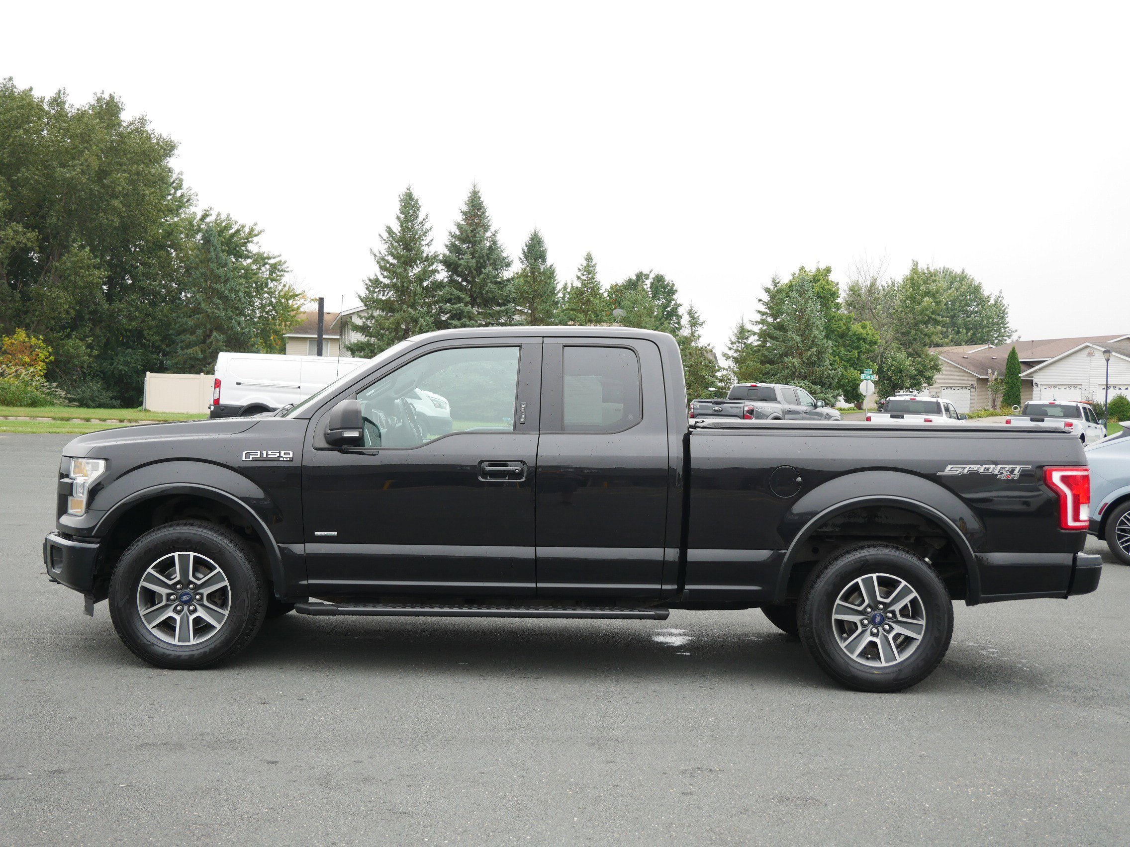 2015 Ford F-150 XLT photo 2