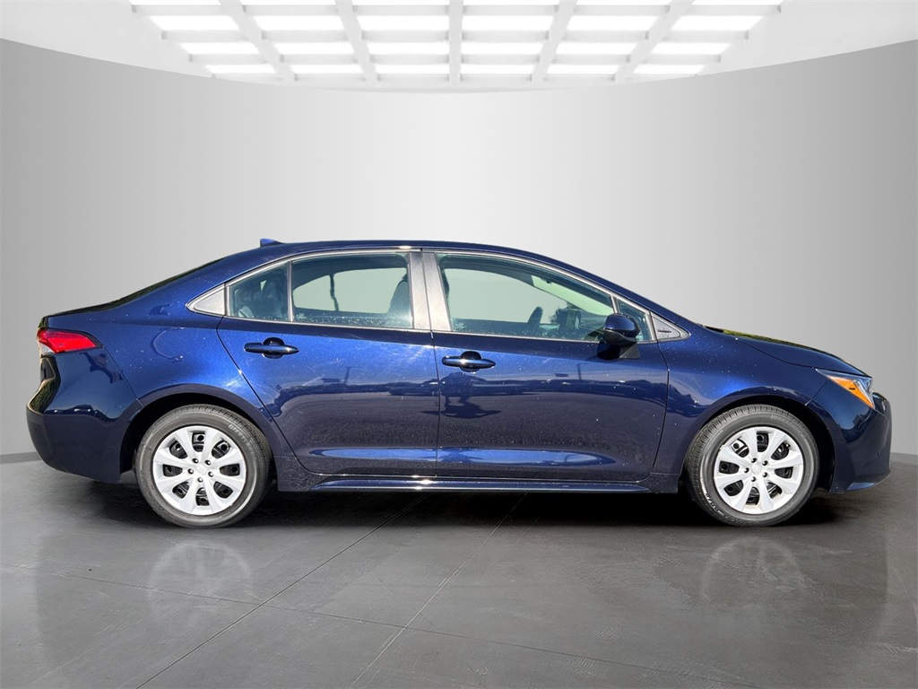 2023 Toyota Corolla LE photo 6
