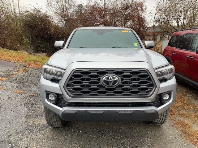 2022 Toyota Tacoma TRD Off-Road photo 3