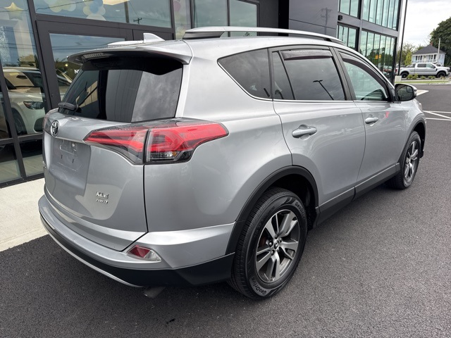 2017 Toyota RAV4 XLE photo 3