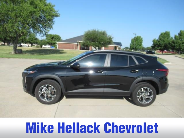 2025 Chevrolet Trax LT photo 4