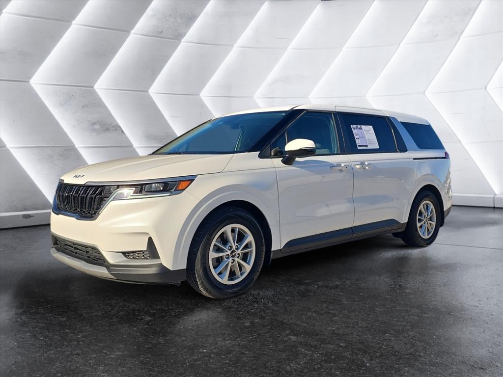 2024 Kia Carnival LX's photo