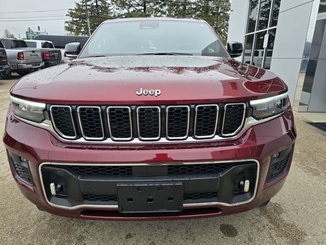 2021 Jeep Grand Cherokee Overland photo 2
