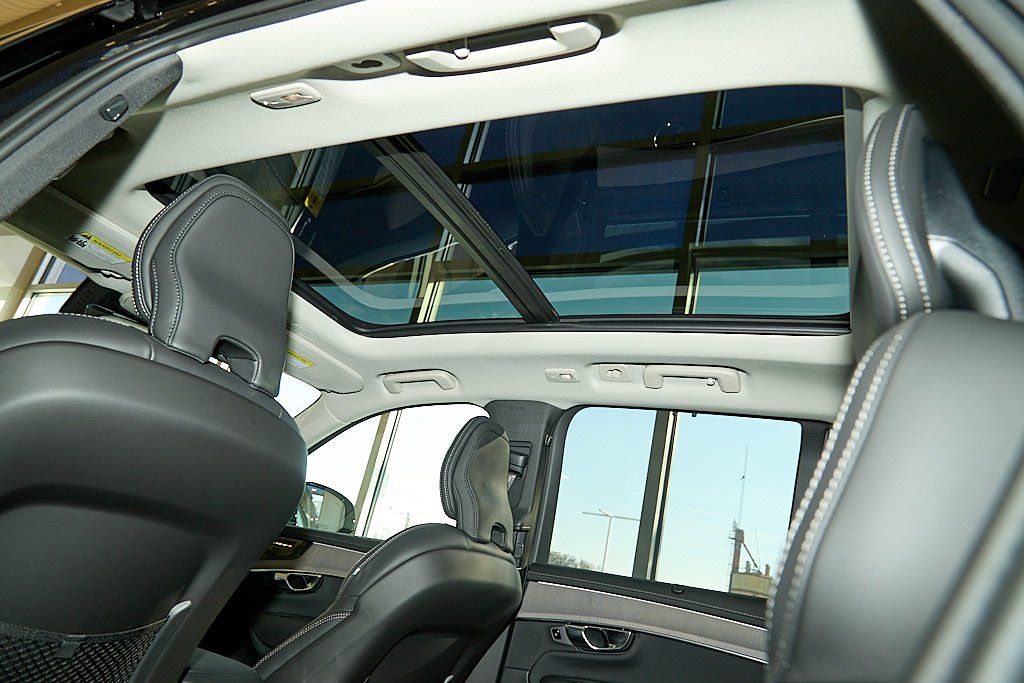 2026 VOLVO XC90 - Image 16