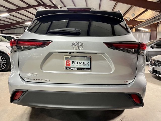 2024 Toyota Highlander LE photo 3