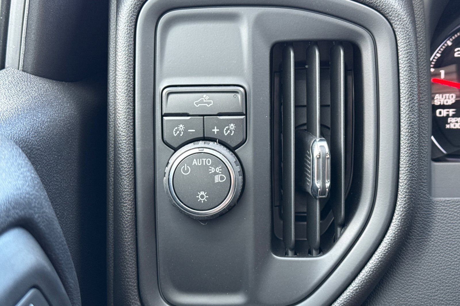 2025 Chevrolet Silverado 1500 Custom photo 25