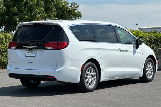 2026 Chrysler Voyager LX photo 4