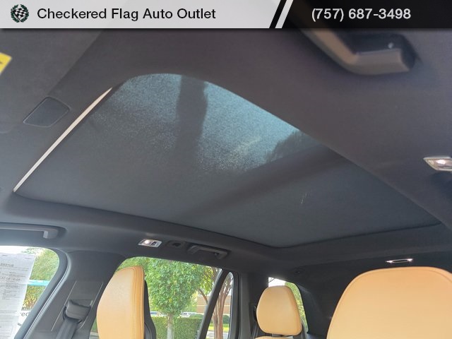 2017 Volvo XC90 T6 Momentum photo 9