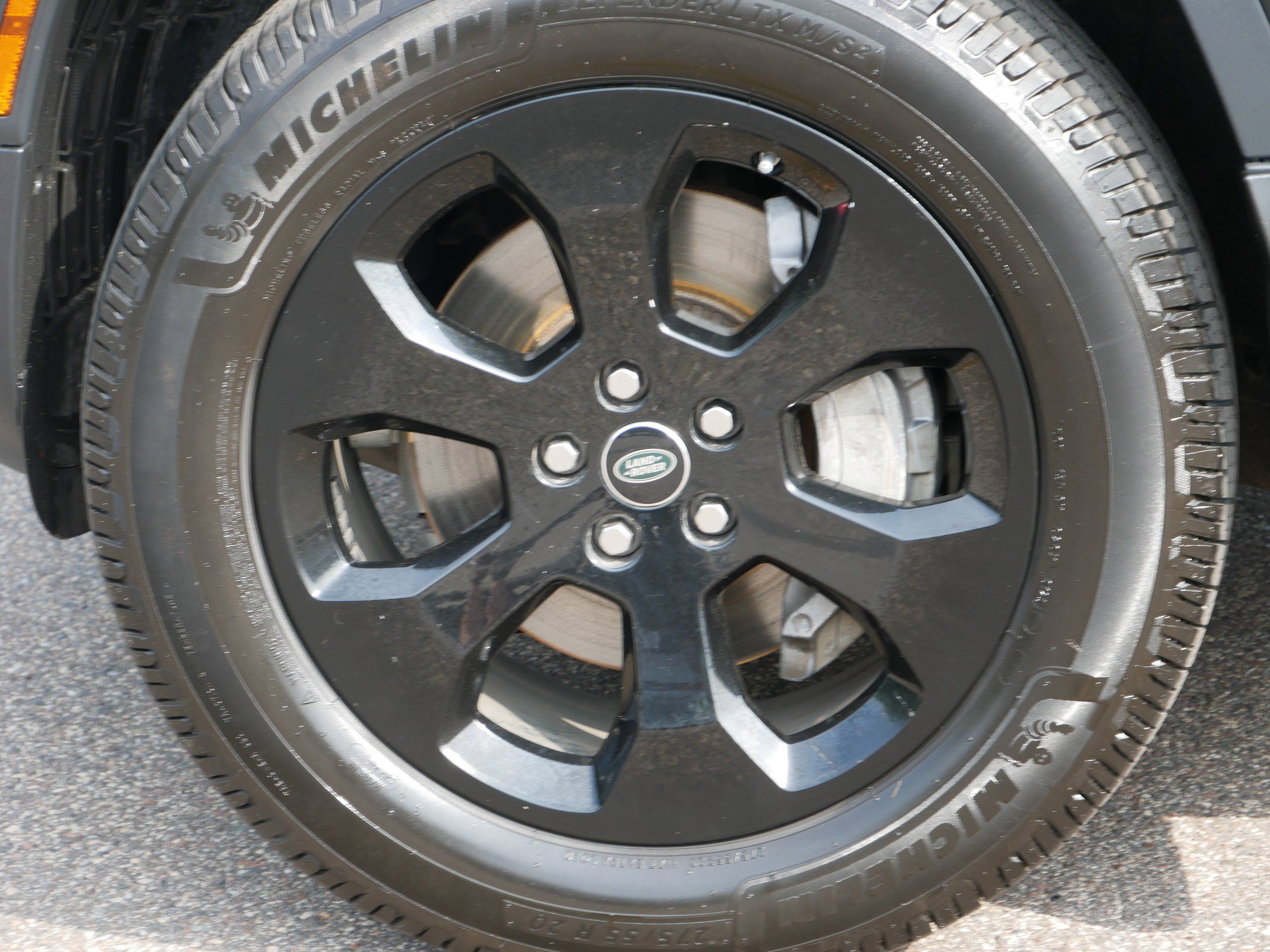 2020 Land Rover Defender HSE photo 9