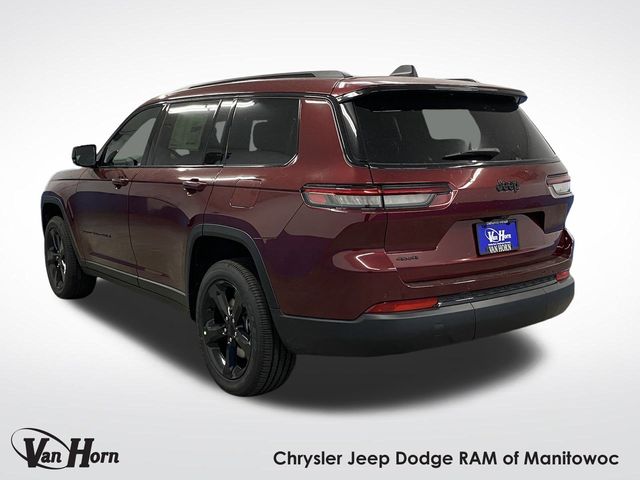 2025 Jeep Grand Cherokee Altitude photo 3